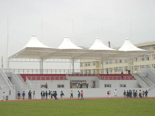 学校操场看台